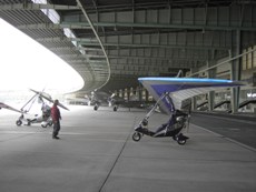Berlin-Tempelhof Hallendach mit Rosinenbomber