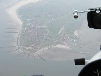 Insel Baltrum Westspitze mit wei�em K�stenstrand und auf der gegen�berliegende Seite das Wattenmeer