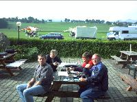 Seitenst�tten mit Unterst�tzungscrew - Anh�nger und Campingmobil